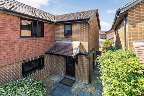 3 bed property, in Eldridge Close, £300,000