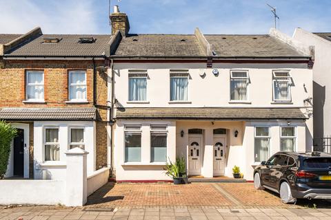 3 bed property, in Coldershaw Road, £875,000