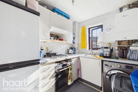 1 bed property, in Elmridge Court, £200,000