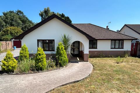 4 bed property, in Steeple Close, £525,000