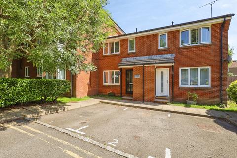 1 bed property, in Churchdale Road, £170,000