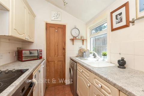 2 bed property, in Godstone Road, £300,000