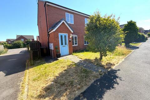 2 bed property, in Snowdrop Road, £105,000
