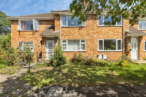 2 bed property, in Westbeech Court, £235,000