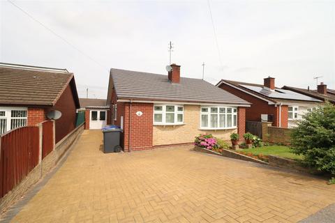 2 bed property, in Wallis Way, £225,000