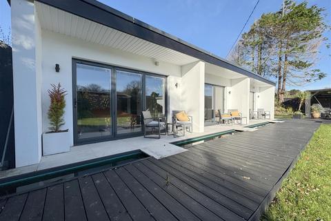 3 bed property, in Perranwell, £975,000