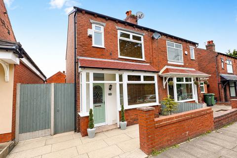 2 bed property, in St. Bedes Avenue, £200,000