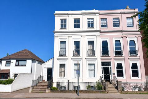 1 bed property, in Priory Street, £100,000