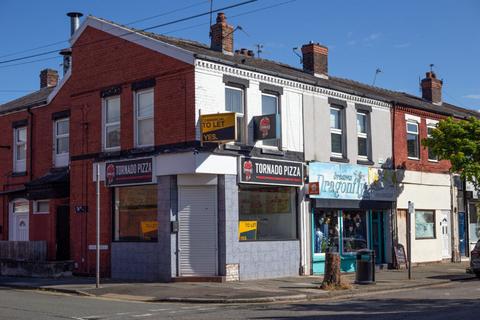 2 bed property, in Ashdale Road, £165,000