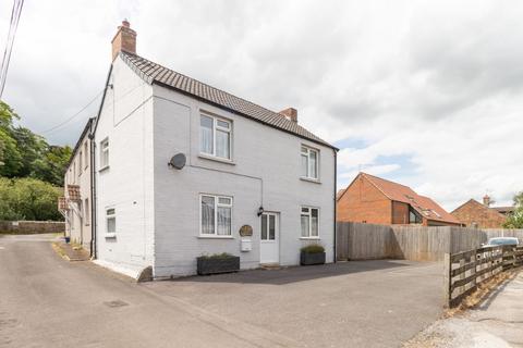 3 bed property, in Westover, £260,000
