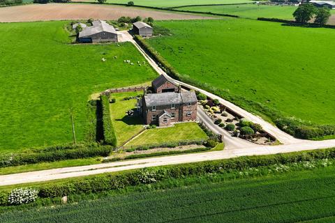 3 bed property, in High Farm, £850,000