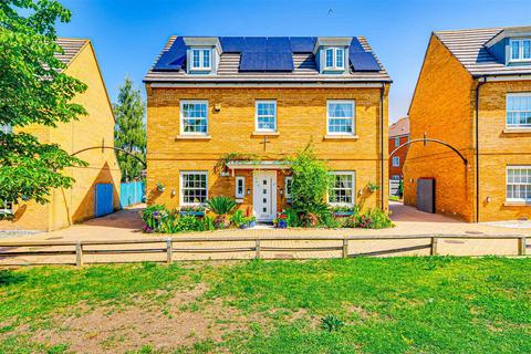 5 bed property, in Sachfield Drive, £700,000