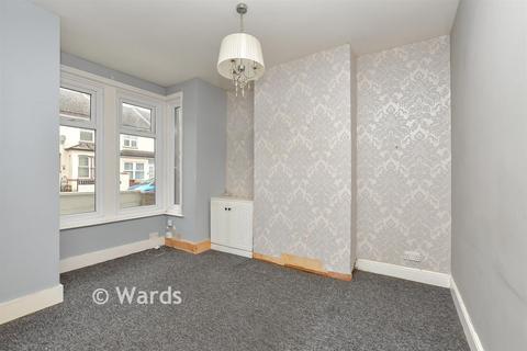 3 bed property, in Chaucer Road, £160,000