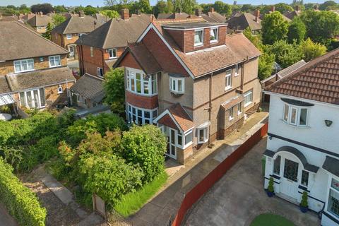 4 bed property, in St. Hildas Avenue, £155,000