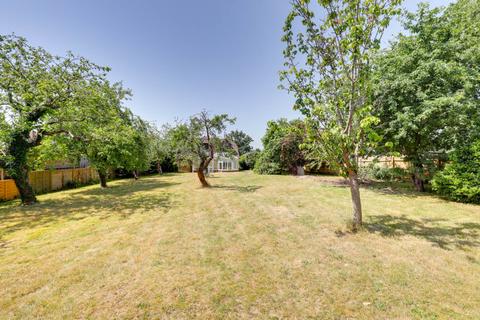 4 bed property, in Gravel Hill, £750,000
