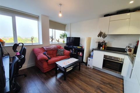 1 bed property, in Blackpole Road, £40,000