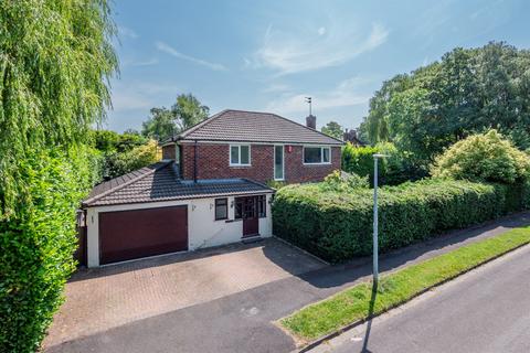 4 bed property, in Manor Avenue, £575,000