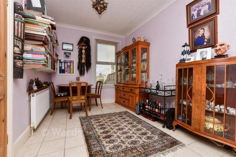 3 bed property, in Dane Park Road, £270,000