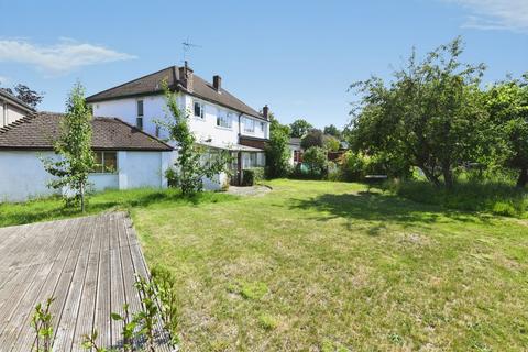 3 bed property, in Warescot Close, £525,000