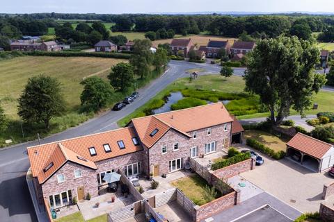 3 bed property, in Mulberry Vale, £475,000