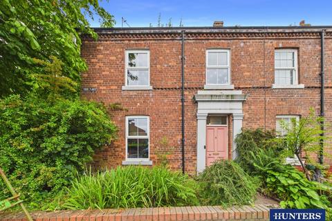 3 bed property, in Eden Place, £250,000