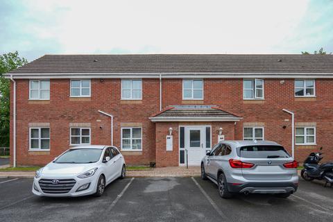 2 bed property, in Delph Drive, £105,000