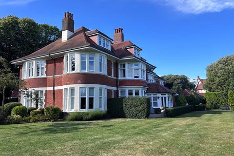 2 bed property, in Milner Road, £350,000