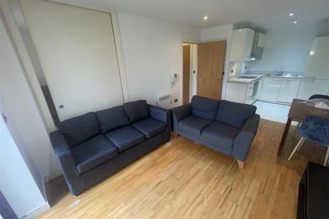 2 bed property, in St Georges Island, £230,000