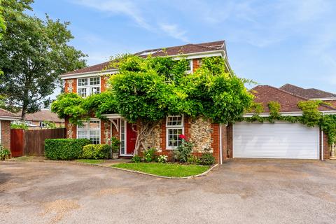 5 bed property, in Manor Park, £850,000