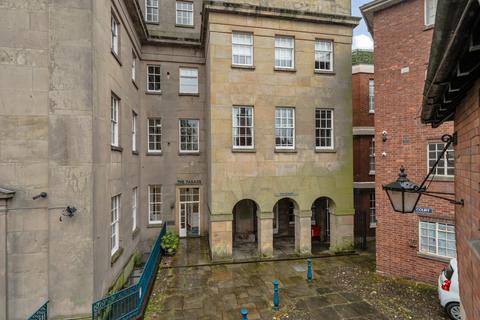 2 bed property, in St. Marys Place, £250,000