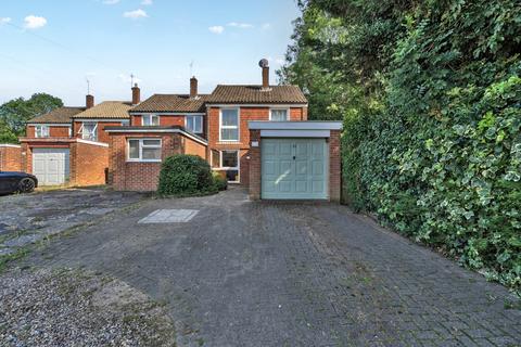3 bed property, in Red Cedars Road, £550,000