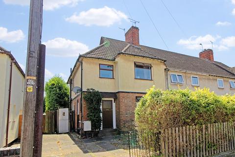 3 bed property, in Waltham Avenue, £200,000