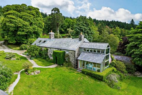 6 bed property, in Pentre Llyn Cymmer, £900,000