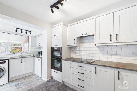 2 bed property, in Polperro Close, £175,000