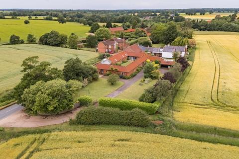 6 bed property, in Panxworth Road, £895,000