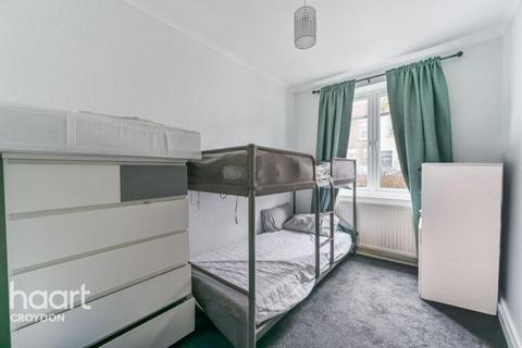 2 bed property, in Laurier Road, £300,000