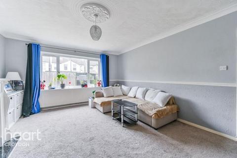 2 bed property, in Laurier Road, £300,000