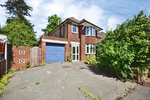 3 bed property, in Pine Grove, £475,000