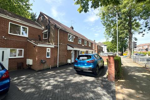 4 bed property, in Crescent Road, £265,000
