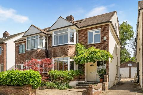 4 bed property, in Epping New Road, £850,000