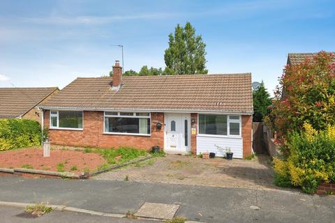 2 bed property, in Pasture Close, £255,000