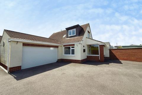 4 bed property, in Field Close, £575,000