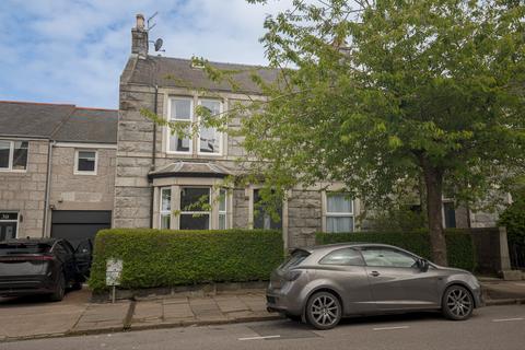 3 bed property, in Bonnymuir Place, £205,000