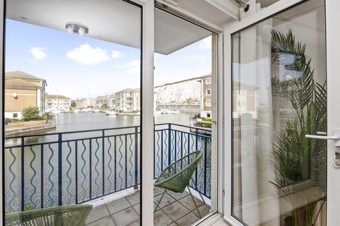 2 bed property, in Mariner's Quay, £395,000