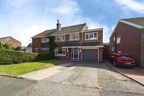 4 bed property, in Ash Grove, £325,000