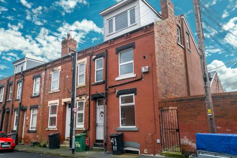 2 bed property, in Recreation Terrace, £115,000