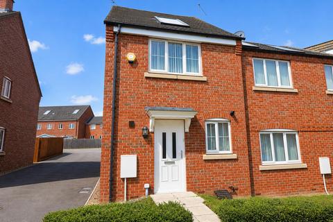 2 bed property, in Tyne Way, £220,000