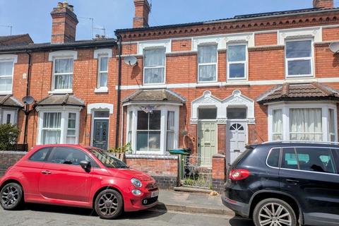 2 bed property, in Nelson Road, £210,000