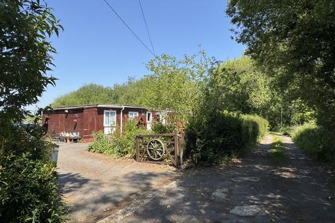 2 bed property, in Puddletown Road, £400,000