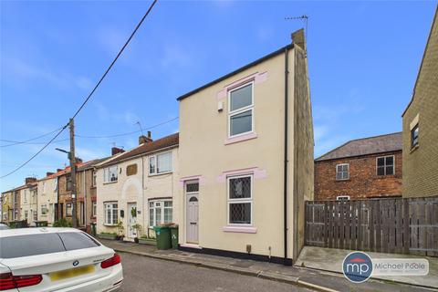 2 bed property, in Queen Street, £79,950